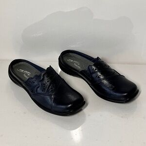 Easy Street Forever Comfort Cutout Clogs